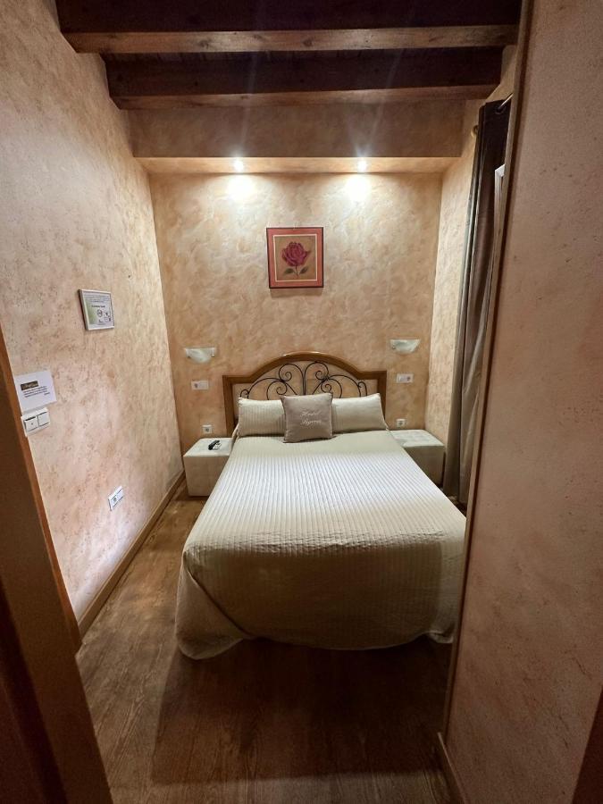 Hostal Segovia Adults Only Luaran gambar