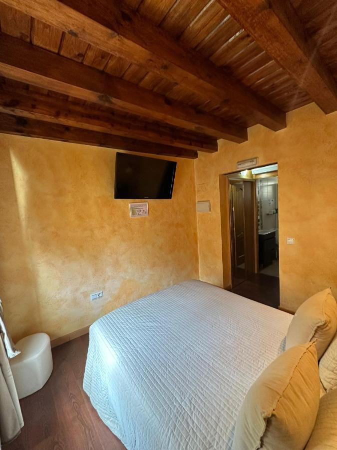 Hostal Segovia Adults Only Luaran gambar