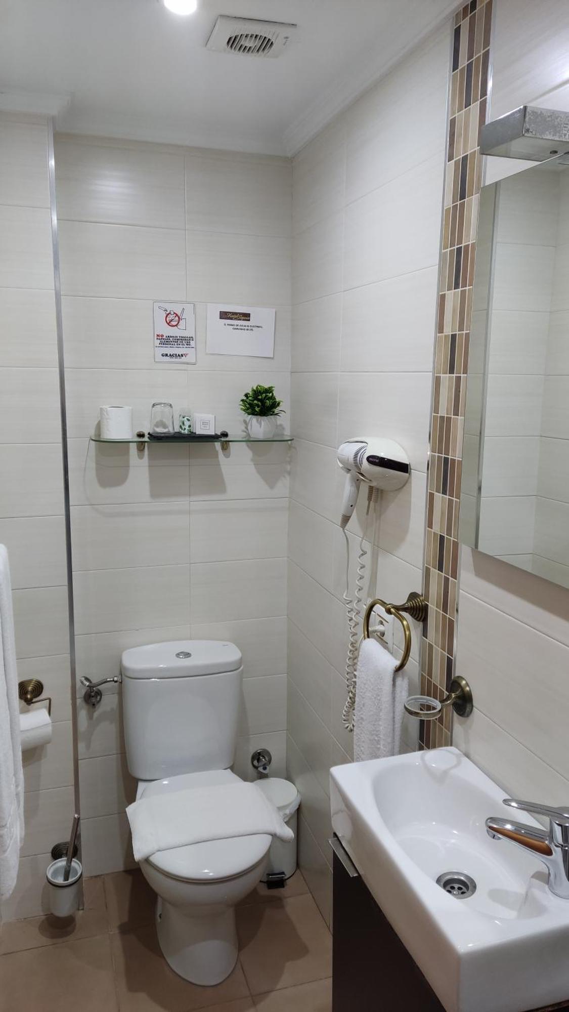 Hostal Segovia Adults Only Bilik gambar