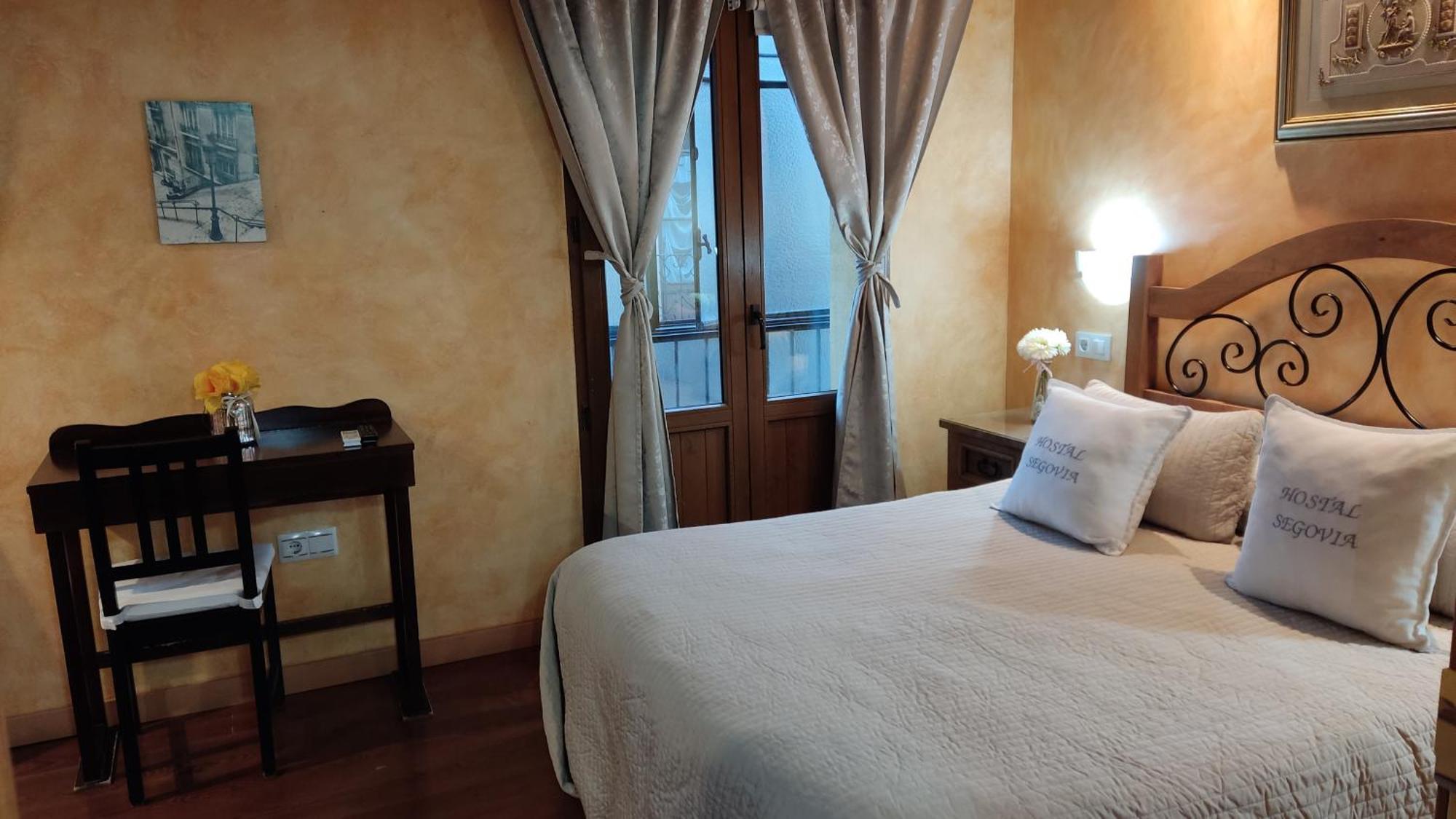 Hostal Segovia Adults Only Bilik gambar