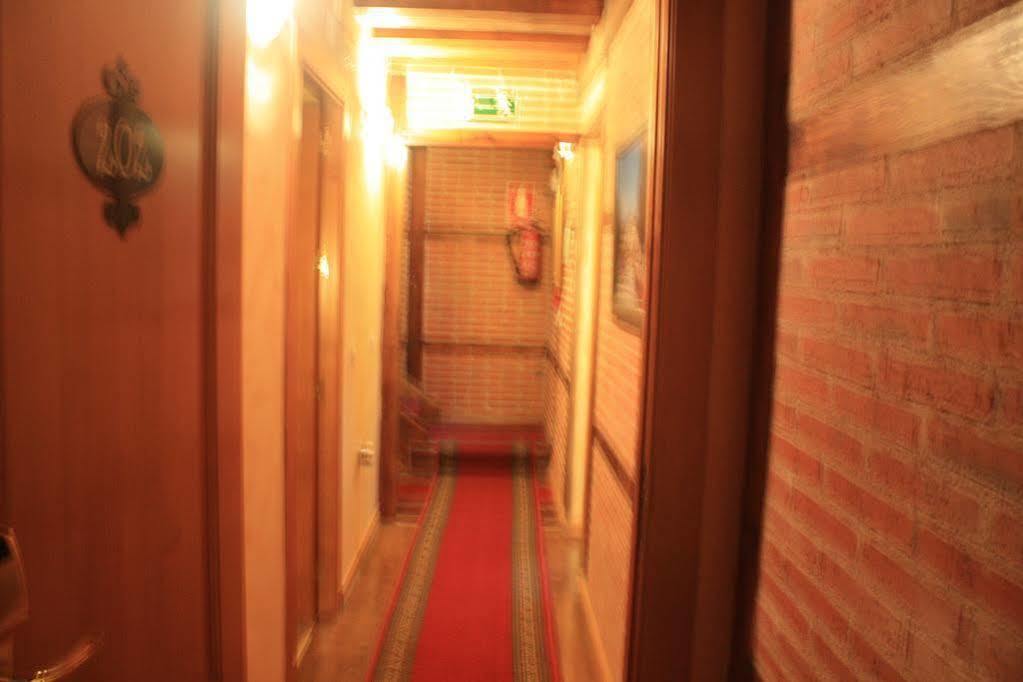 Hostal Segovia Adults Only Luaran gambar